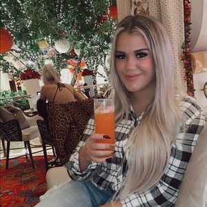 Meet your Posher, Caitlyn